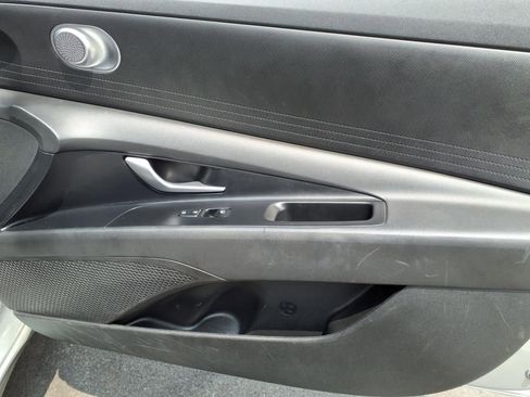 Used 2023 Hyundai Elantra SEL image 9