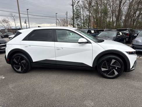 New 2025 Hyundai Ioniq 5 SE image 9