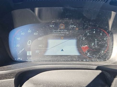 Used 2019 Volvo XC40 T5 Momentum image 9