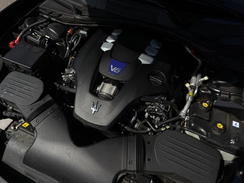 Used 2023 Maserati Ghibli Modena Q4 image 18