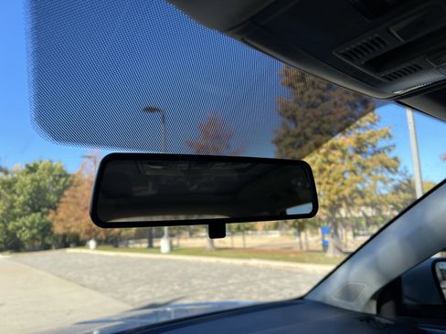 Certified 2022 Volkswagen Taos SE w/ Panoramic Sunroof Package image 25