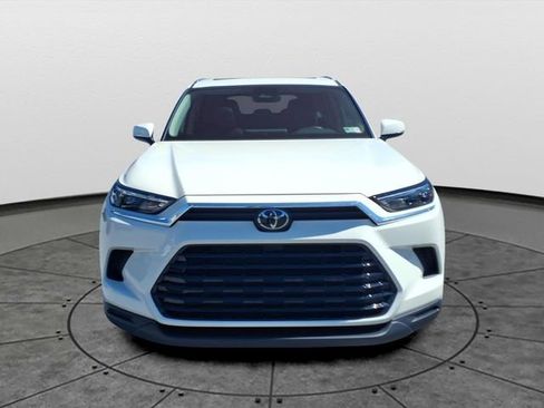 Used 2024 Toyota Grand Highlander AWD image 2