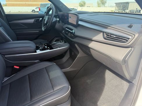 Used 2025 Buick Enclave Sport Touring w/ Power Package image 30