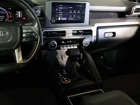 Used 2025 Toyota 4Runner SR5 AWD/4WD image 15