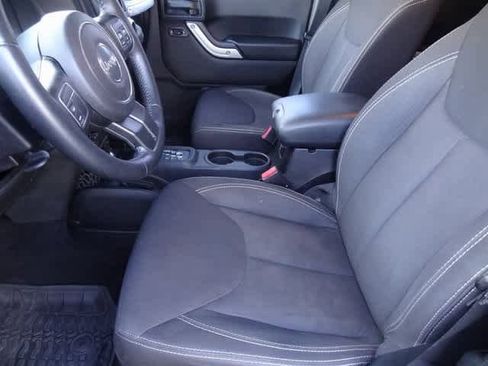 Used 2015 Jeep Wrangler Unlimited Sahara image 6