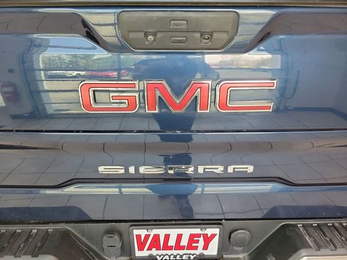 Used 2022 GMC Sierra 1500 SLT AWD/4WD image 17
