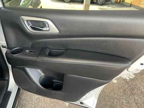 Used 2020 Nissan Pathfinder SL w/ Cargo Package AWD/4WD image 15