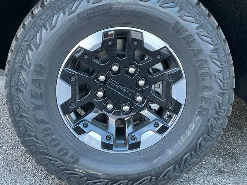 New 2025 GMC Hummer EV 3X w/ Extreme Off-Road Package image 9