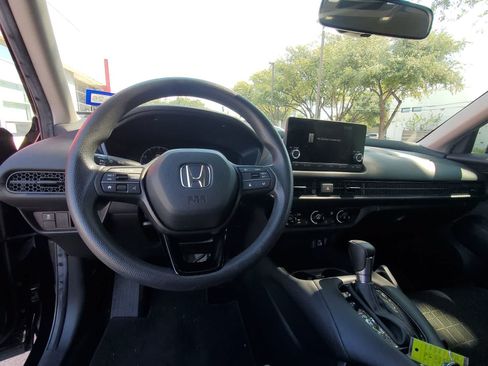 Used 2025 Honda HR-V LX image 13