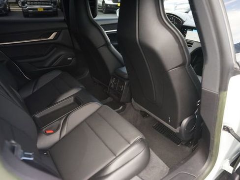 Used 2022 Porsche Taycan RWD image 15