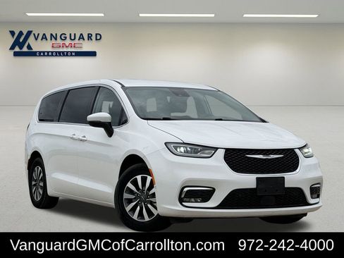 Used 2023 Chrysler Pacifica Touring-L FWD image 1