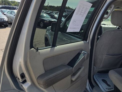 Used 2007 Ford Explorer XLT image 12