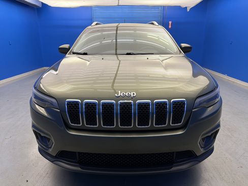 Used 2019 Jeep Cherokee Latitude w/ Popular Appearance Group image 3