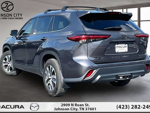 Used 2021 Toyota Highlander XLE AWD/4WD image 13