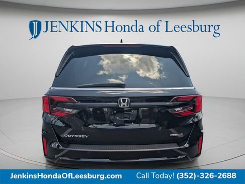 Used 2025 Honda Odyssey Touring image 3