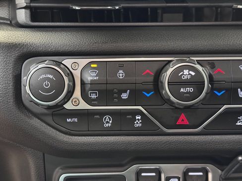 Used 2024 Jeep Gladiator Sport image 34