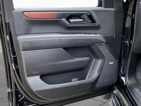 Used 2025 GMC Yukon XL Denali AWD/4WD image 21