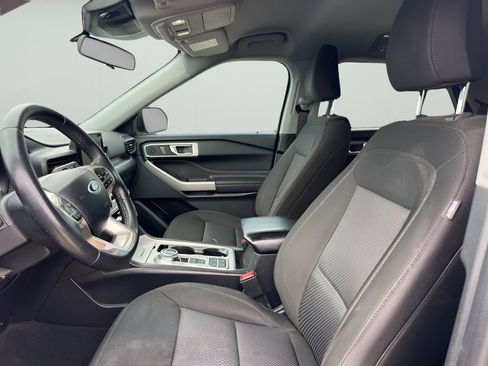 Used 2024 Ford Explorer XLT image 8