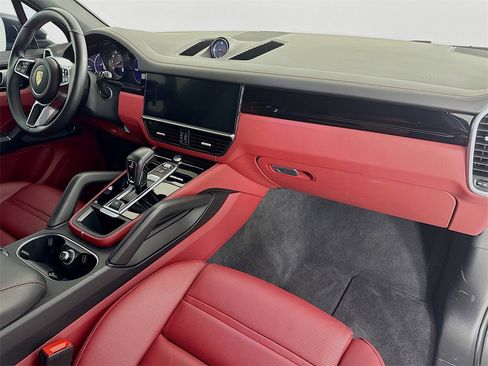Used 2023 Porsche Cayenne S image 31