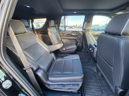 Used 2022 GMC Yukon SLT w/ SLT Premium Package image 14