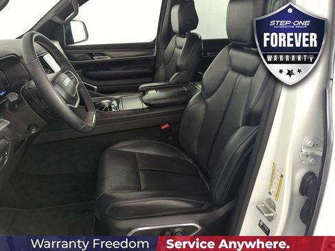 Used 2024 Jeep Wagoneer Series II w/ Flexible Seating Group RWD image 12