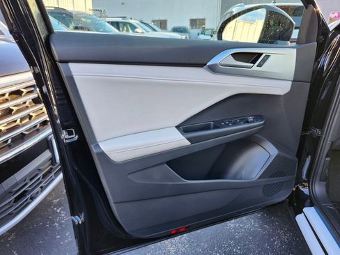 New 2026 Volkswagen Taos SE image 6