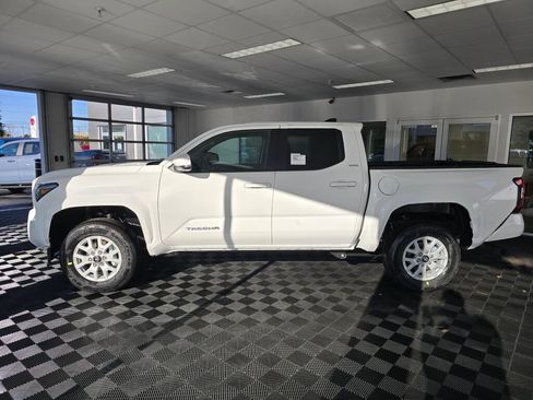 New 2025 Toyota Tacoma SR5 AWD/4WD image 7