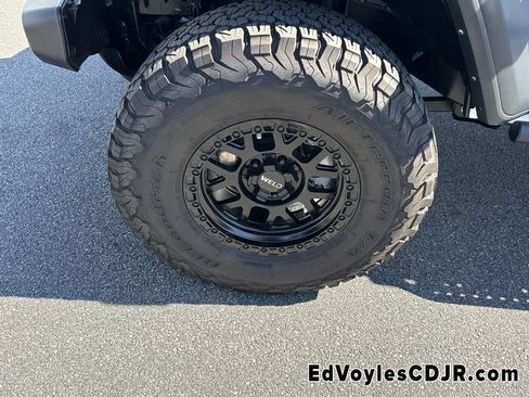 Used 2023 Jeep Wrangler Sport S image 13