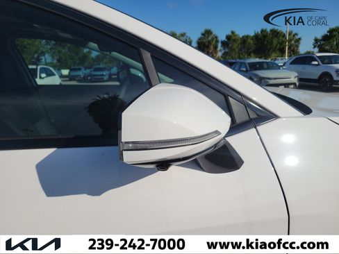 New 2026 Kia Sportage SX FWD image 8