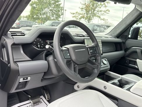 Used 2025 Land Rover Defender 110 V8 AWD/4WD image 10