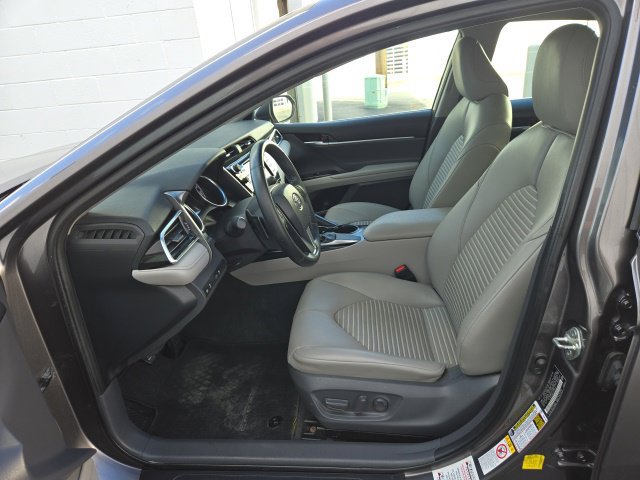 Used 2018 Toyota Camry SE w/ Convenience Package FWD image 9