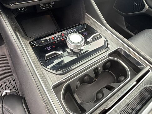 Used 2024 Jeep Wagoneer Series III w/ Premium Group I image 35