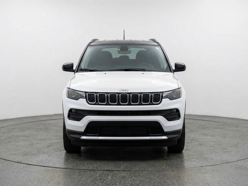 Used 2025 Jeep Compass Limited AWD/4WD image 2