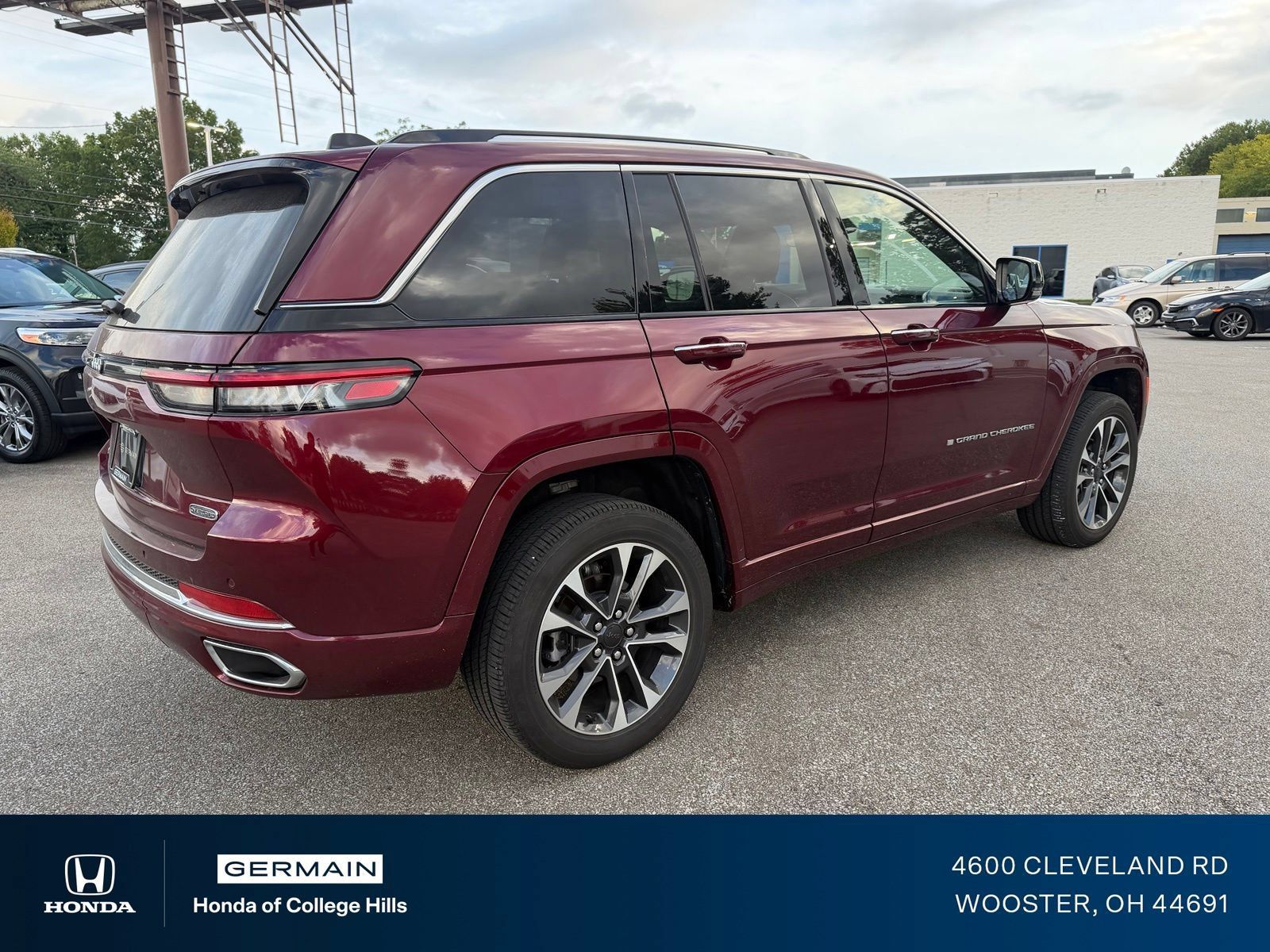 Used 2023 Jeep Grand Cherokee Overland AWD/4WD image 7