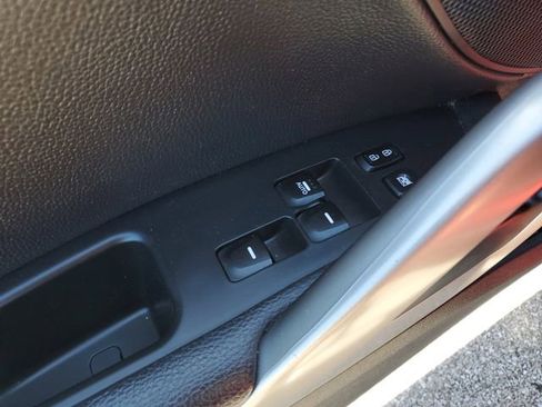 Used 2016 Hyundai Veloster Turbo FWD image 20