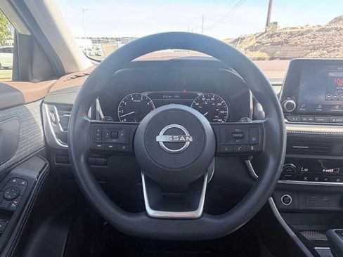 Certified 2023 Nissan Rogue SV FWD image 9