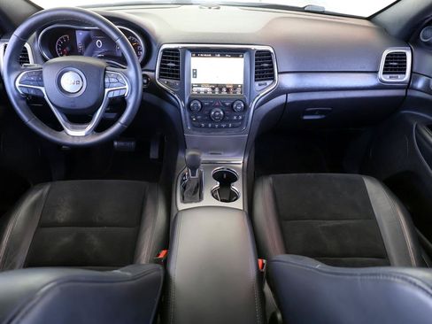 Used 2018 Jeep Grand Cherokee Altitude RWD image 16