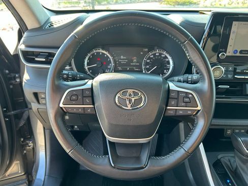 Used 2023 Toyota Highlander LE AWD/4WD image 10