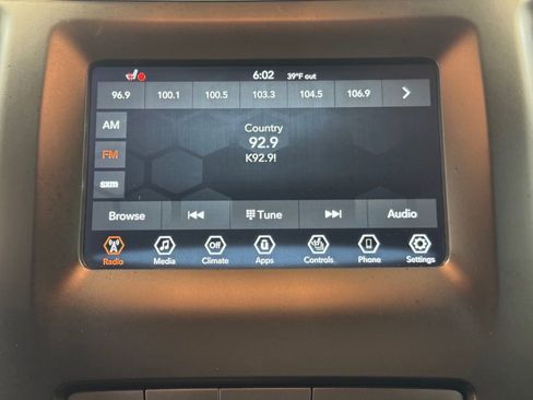 Used 2019 Jeep Cherokee Latitude Plus w/ Cold Weather Group image 38