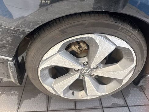 Used 2018 Honda Accord Touring image 9