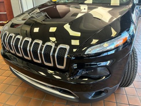 Used 2017 Jeep Cherokee Limited w/ Technology Group image 8