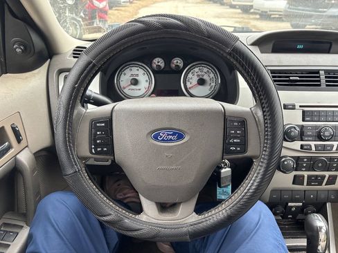 Used 2010 Ford Focus SES FWD image 14