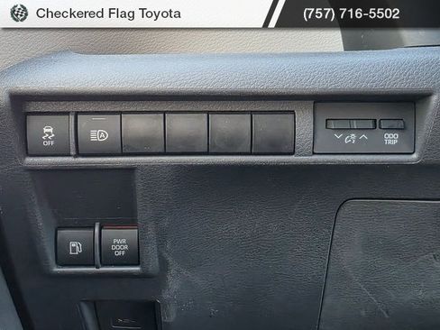 Used 2021 Toyota Sienna XLE w/ XLE Plus Package image 11