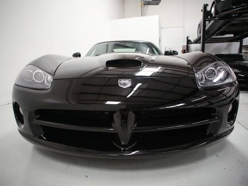 Used 2004 Dodge Viper SRT-10 RWD image 9