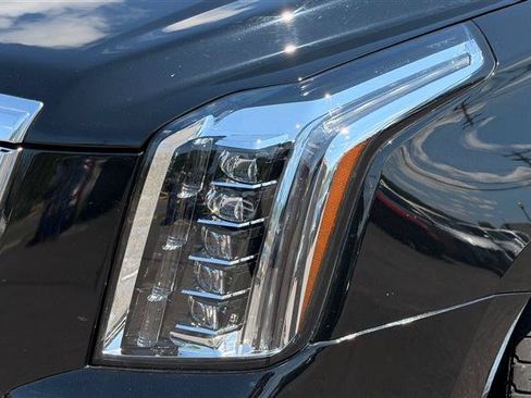 Used 2017 Cadillac Escalade Platinum AWD/4WD image 12