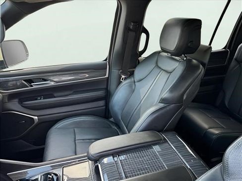 Used 2022 Jeep Wagoneer Series III w/ Convenience Group I AWD/4WD image 9