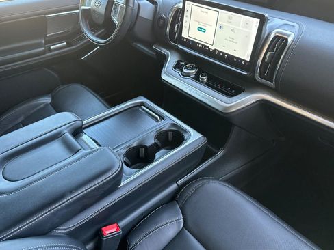 Used 2025 Ford Expedition Max Platinum image 17