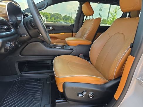 Used 2022 Chrysler Pacifica Pinnacle FWD image 10