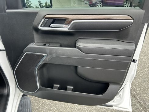 Used 2025 Chevrolet Silverado 1500 LT AWD/4WD image 19