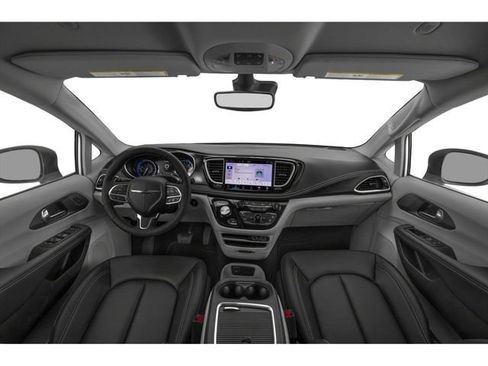 Used 2024 Chrysler Pacifica Touring-L FWD image 5